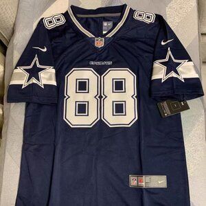 away fan-edition jersey of Dez Bryant (No. 88) of the Dallas Cowboys